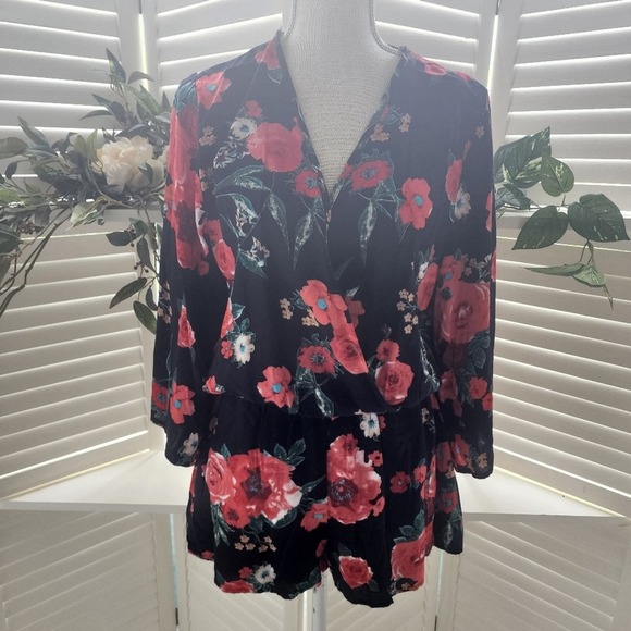UMGEE NEW RED/BLACK FLORAL ROMPER SIZE MED - Picture 1 of 7